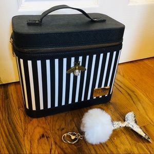 Stripe makeup case/bag 🐝